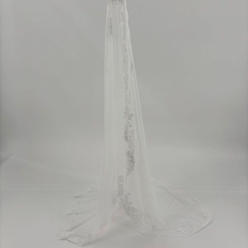 Bella Bridal Mantilla Lace Wedding Veil